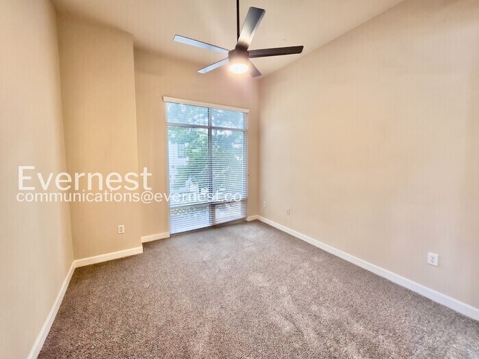 Building Photo - 711 Cosmopolitan Dr NE