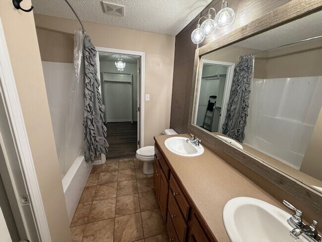 Building Photo - Home for Rent in Benton