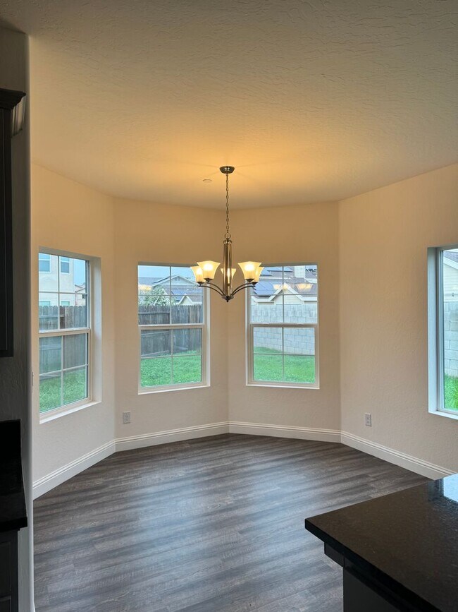 Building Photo - Single Family Home