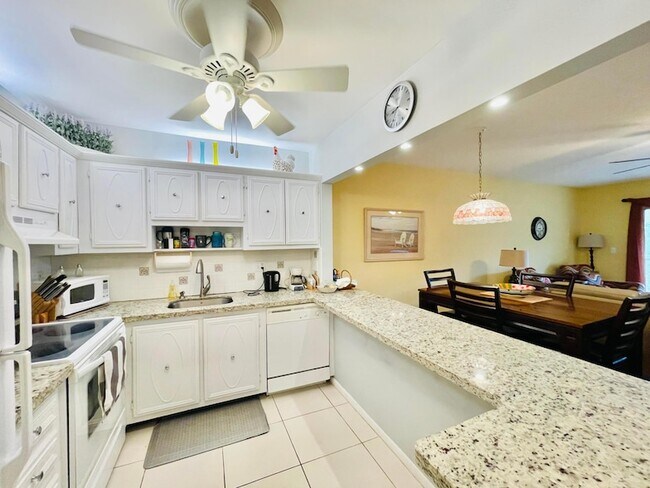 Building Photo - 257 S Cypress Rd