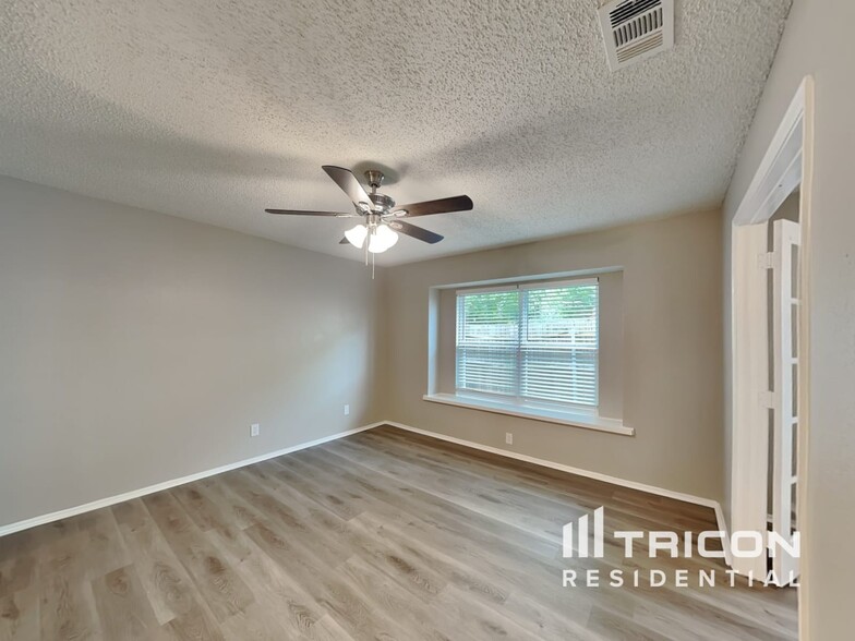 Building Photo - 1040 Twin Falls Dr