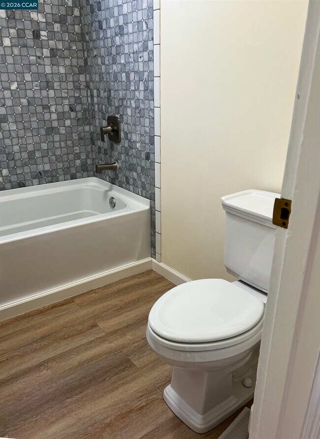 Building Photo - 192 Viewmont Ave