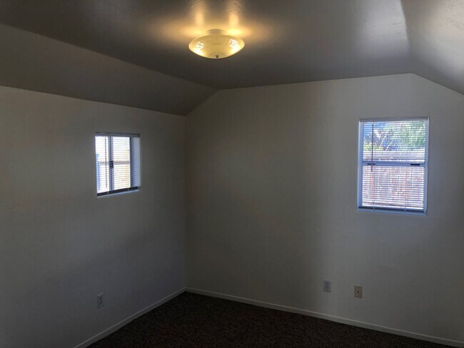 Building Photo - 5457-5457 San Anselmo Rd