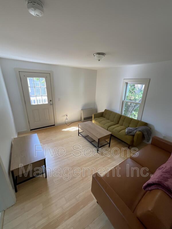 Building Photo - 133 Elmwood Ave
