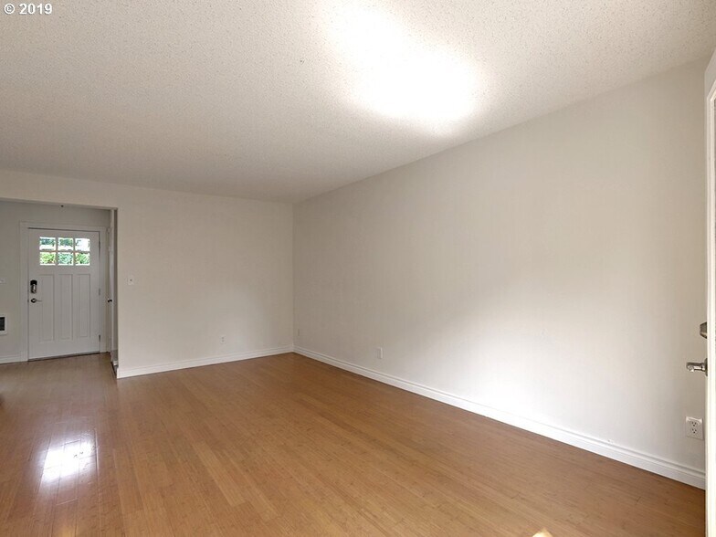 Living Room - 7611 SE Insley St