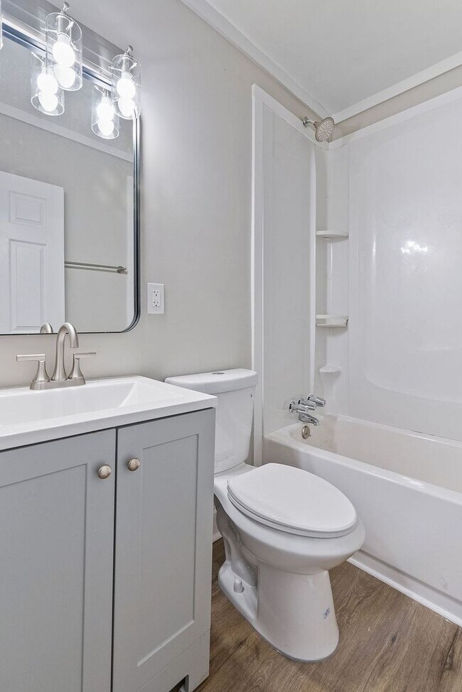 Building Photo - 207 Windsor Dr