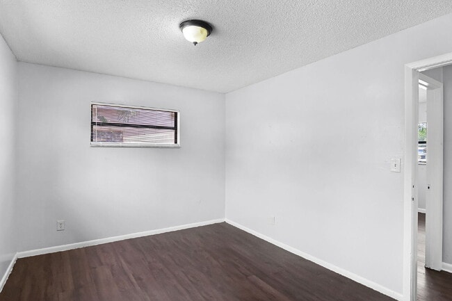 Building Photo - Move-In Ready 3-Bedroom Home with Spacious...