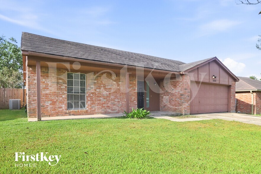 Building Photo - 13223 Lake Breeze Ln