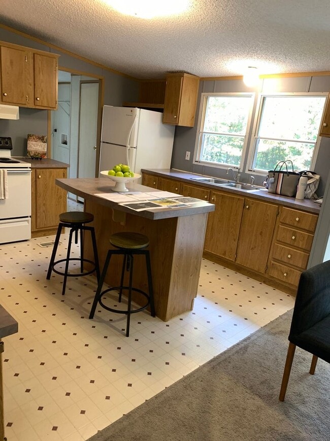 Building Photo - Great Home Near Lake Tomahawk!