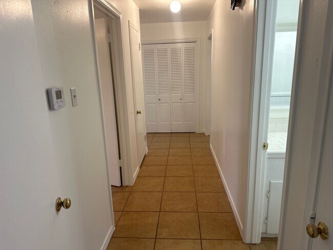 Building Photo - 2213 Suanne Dr