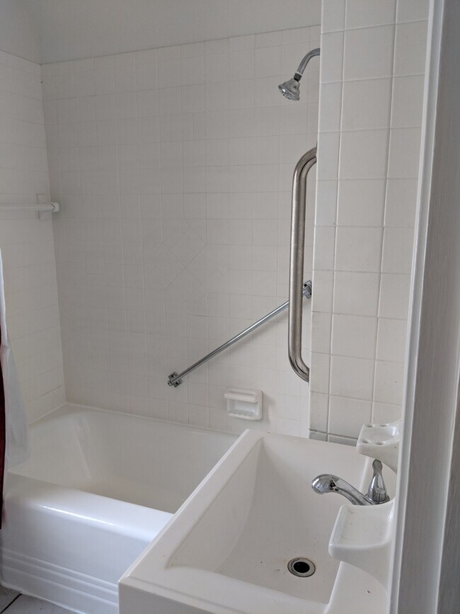 Building Photo - Fantastic West Park Rental now available