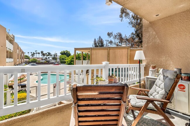 Building Photo - 3030 Suncrest Dr