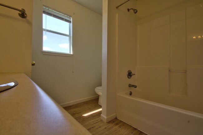Building Photo - 124 S Burgess Rd