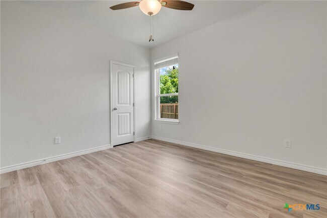 Building Photo - 1118 A Zora Dr