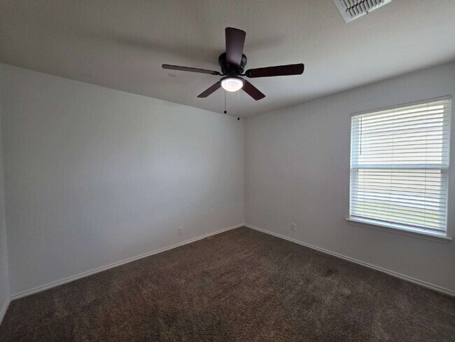 Building Photo - Ready Now – Freshly Painted & Move-In Ready!