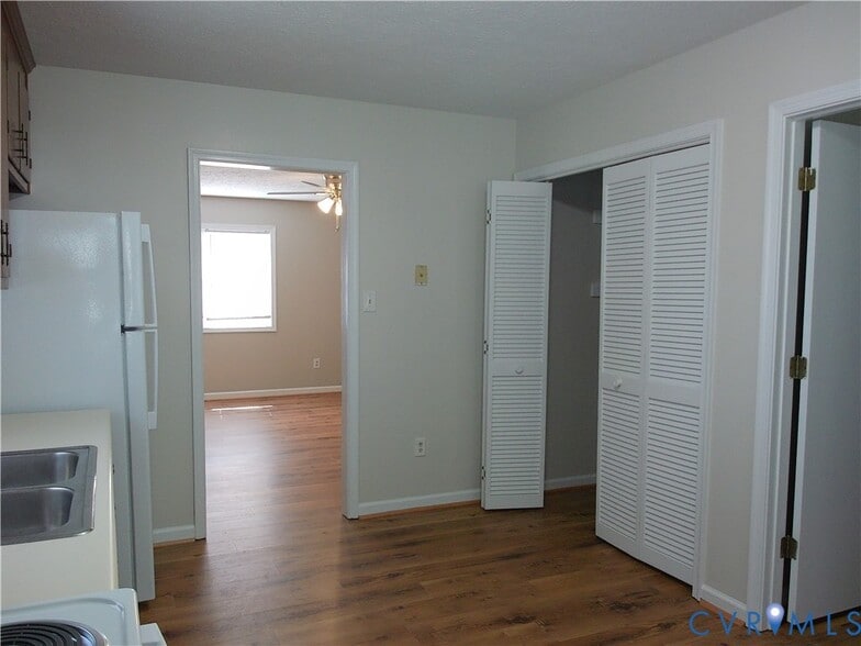 Building Photo - 212 N Kalmia Ave