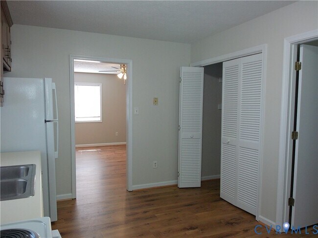Building Photo - 212 N Kalmia Ave