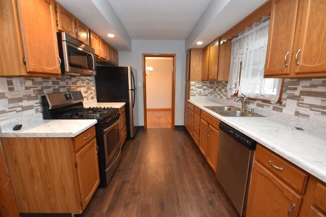 Building Photo - Upgraded Ranch Style Home in South Bend, IN