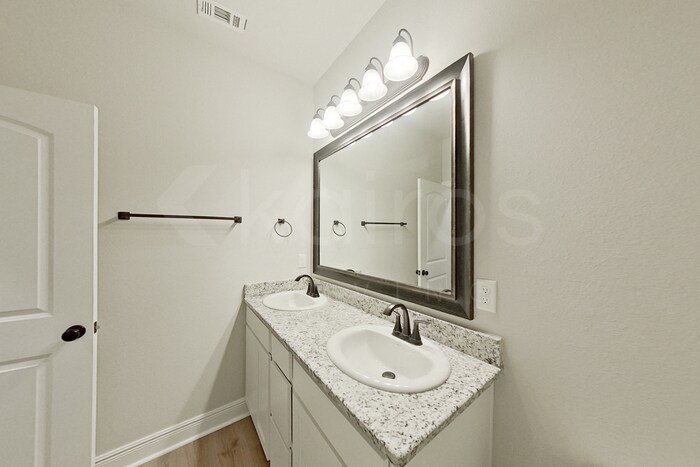 Building Photo - 3212 Rosehill Dr