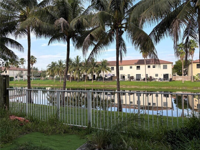 Building Photo - 8850 NW 97th Ave