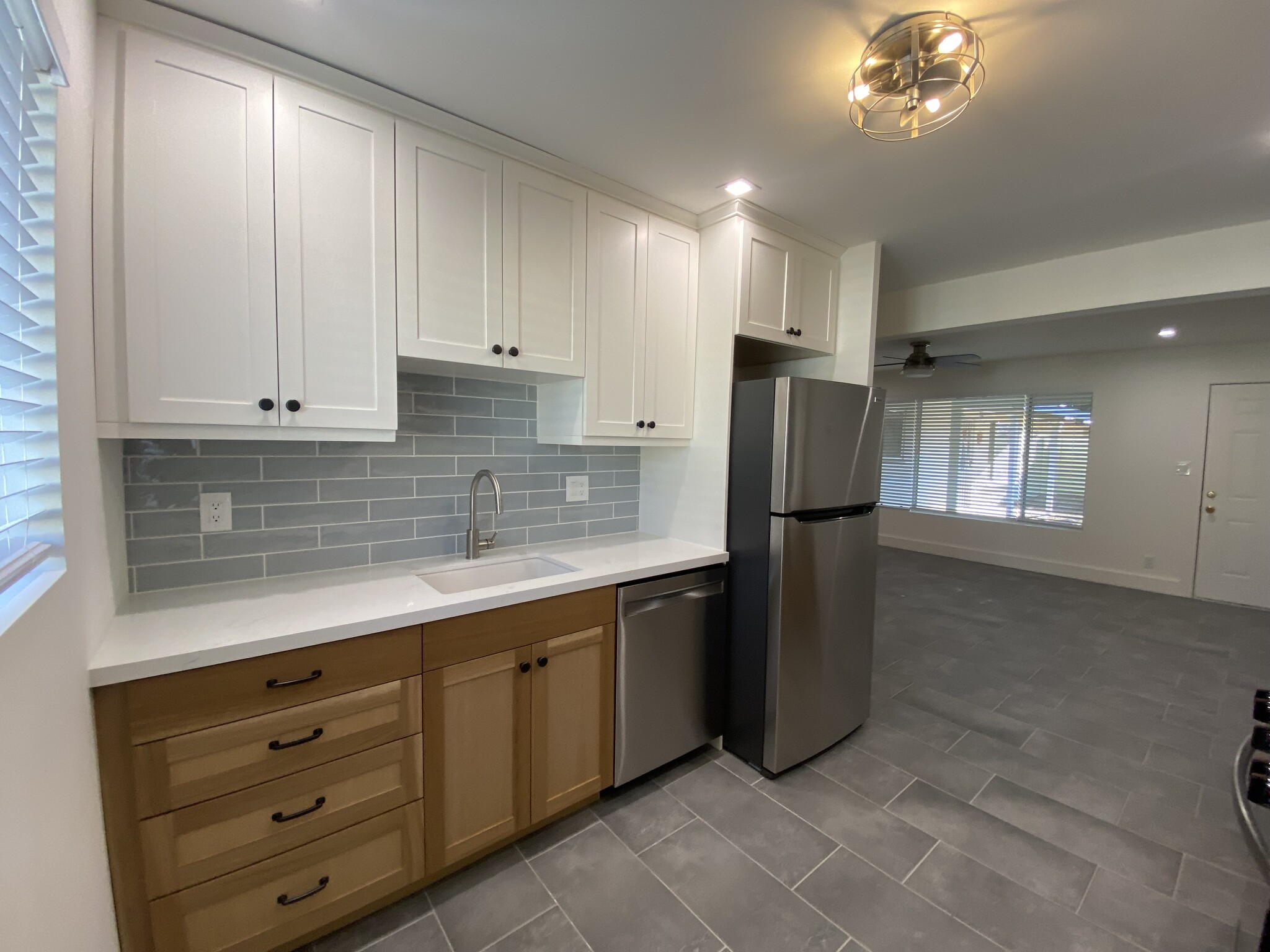 Building Photo - 3629 E Glenrosa Ave