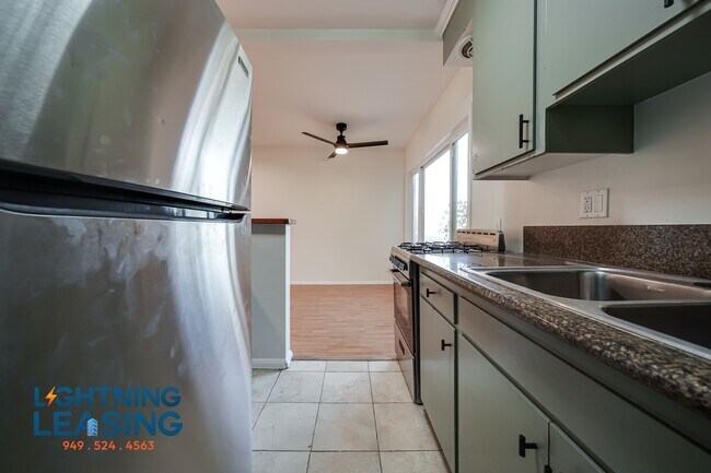 Building Photo - 3737 Inglewood-11D