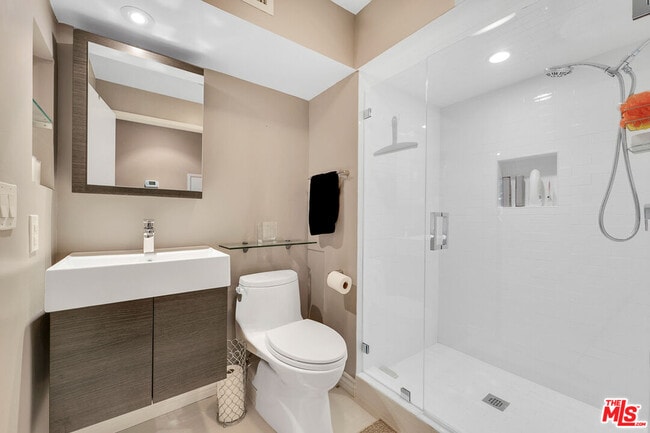 Building Photo - 13563 Contour Dr