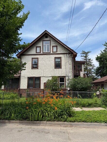 Building Photo - 801 4th St NE
