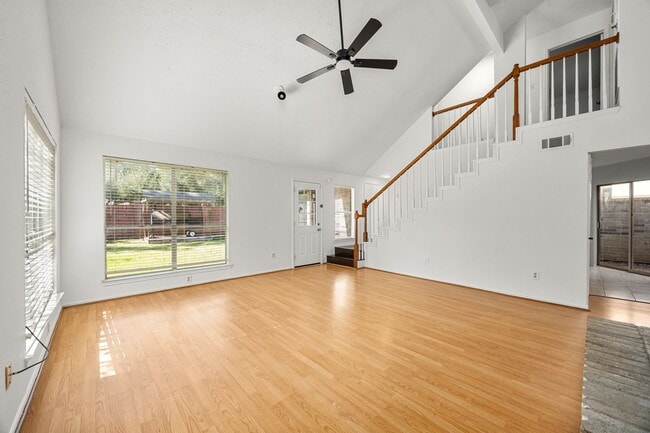 Building Photo - 2010 Courtshire Ln