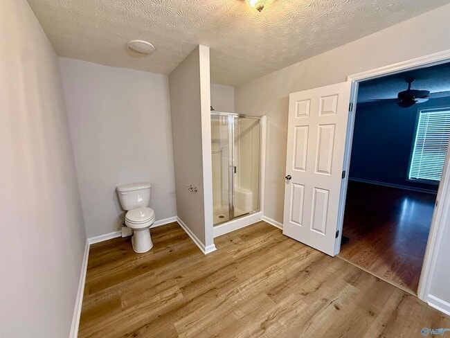 Building Photo - 1024 Clint Dr SE