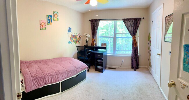 Building Photo - 102 Falcongate Dr