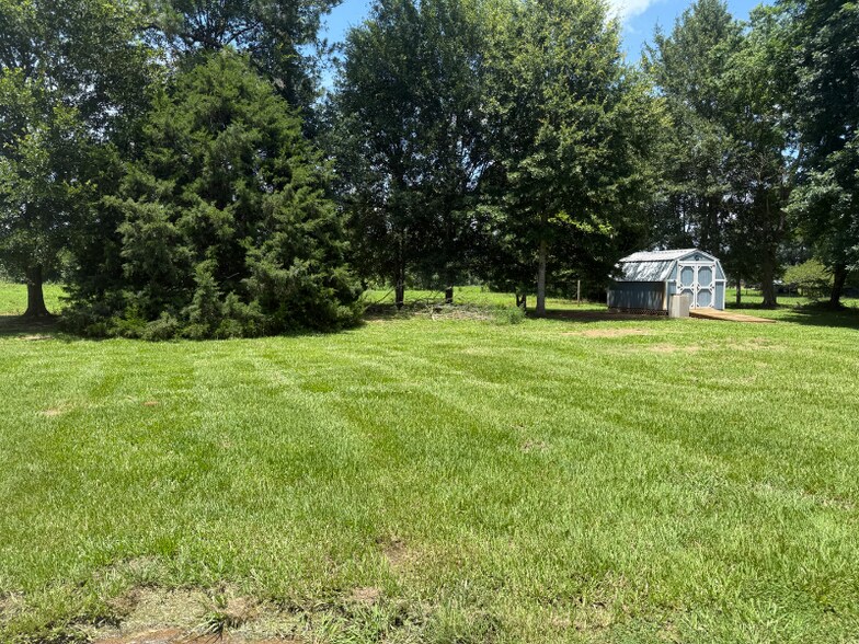 Building Photo - 145 Hume Ave