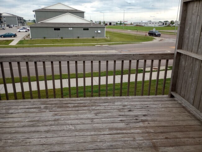 Building Photo - Two bedroom Town Home w/ Double garage