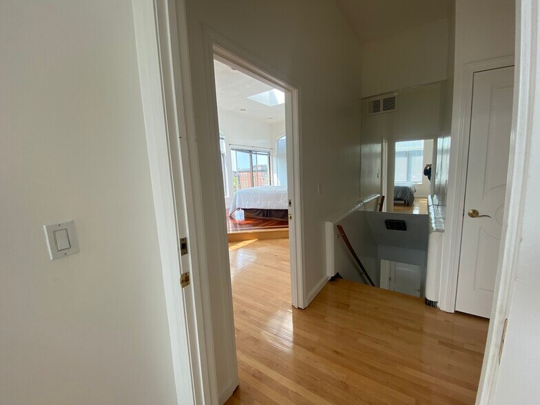 Building Photo - 21 Snow Hill St