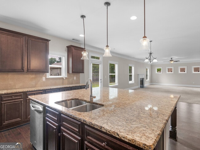 Building Photo - 185 Regency Pl