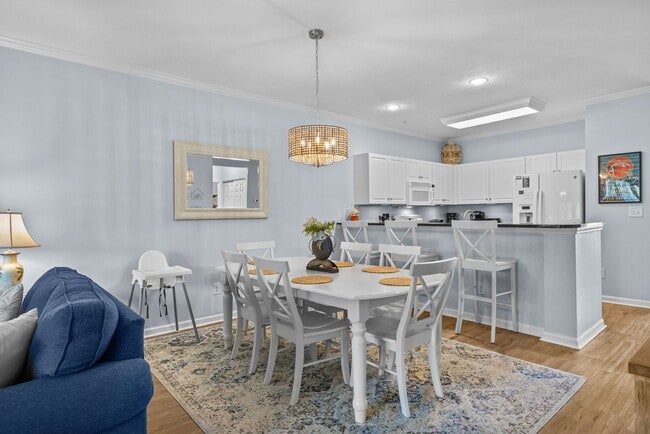 Building Photo - Spacious 3BR Condo in Gated Ocean Keyes