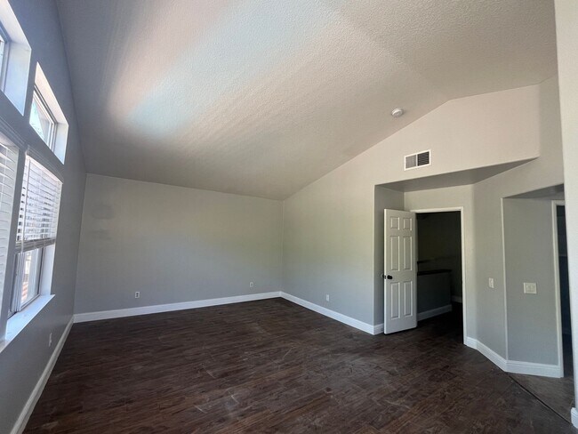 Building Photo - 4 Bedroom/2.5 Bath Home with Pool in Chino...