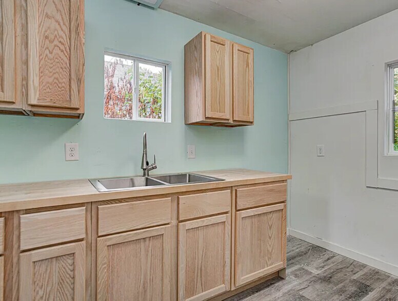 Building Photo - 734 N Arnolda Ave