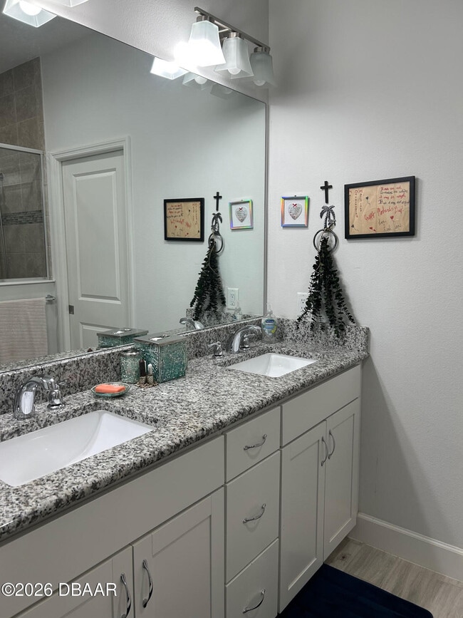 Building Photo - 402 Tiki Ter