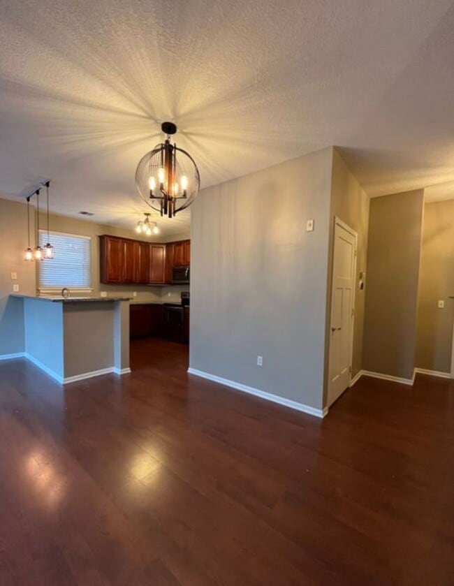 Building Photo - Stylish North Loop Living for $3,499/month...