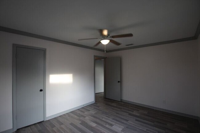 Building Photo - Tour Today! Updated 3 Bed 2 Bath Rental! S...