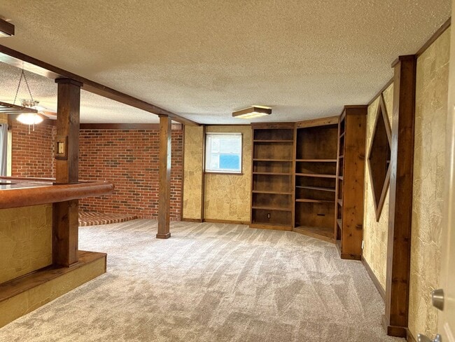 Building Photo - West Knoxville 37921 - Great Location! 3 bedroom 2.5 bath home w/bonus room - Call Adam Sharp (86...