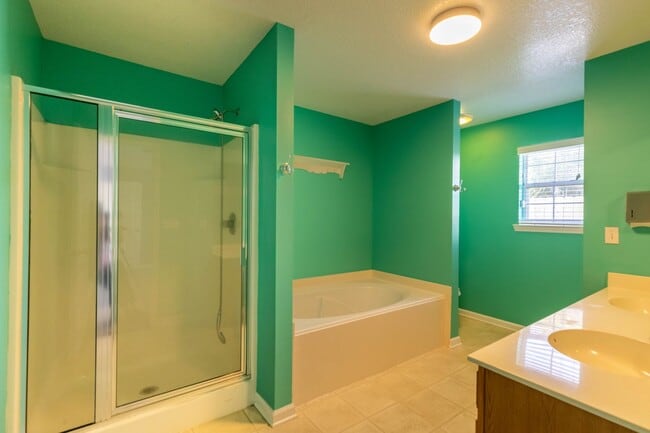 Building Photo - 4 BED 2 BATH NORTH WOOLMARKET SCHOOL DISTRICT!! THIS HOUSE IS A MUST SEE!!