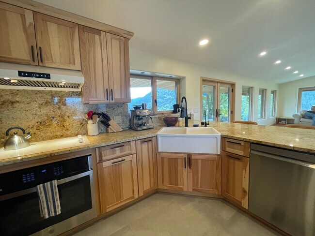 Building Photo - Rural 3 Bedroom, 2 Bath - Ruch & Applegate River Area