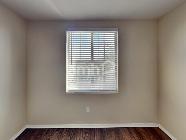 Building Photo - 12951 N Fox Hollow Dr