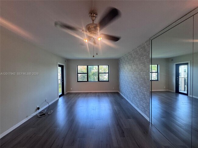 Building Photo - 1000 River Reach Dr
