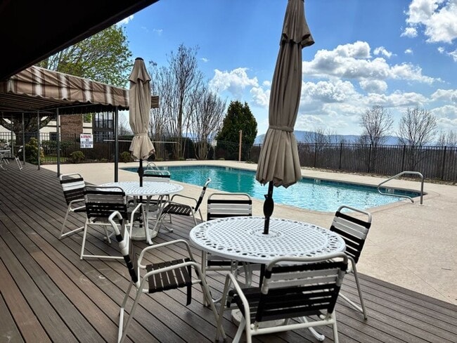 Building Photo - 1403 Fleetwood Plaza