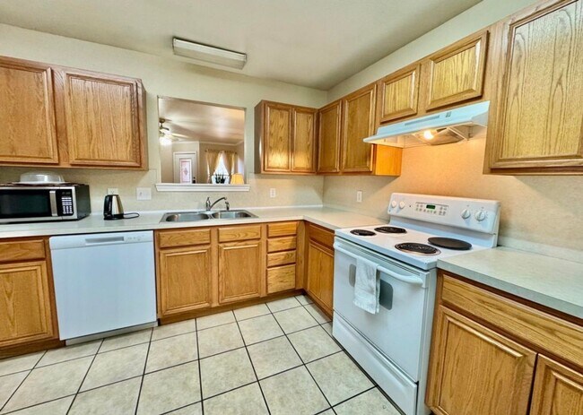 Building Photo - 602 N Bangor Ave