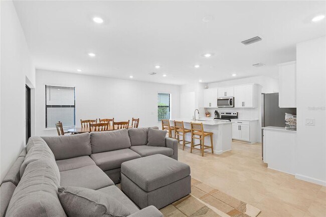 Building Photo - 6587 Silverstar Dr