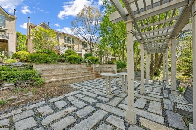 Building Photo - 1294 Fernwood Cir NE